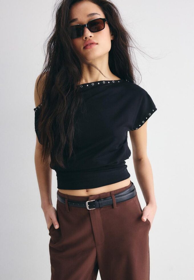 Fließende, elegante Hose mit geradem Bein und Gürtel Fließende, elegante Hose mit geradem Bein und Gürtel
