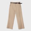 Fließende, elegante Hose mit geradem Bein und Gürtel Fließende, elegante Hose mit geradem Bein und Gürtel