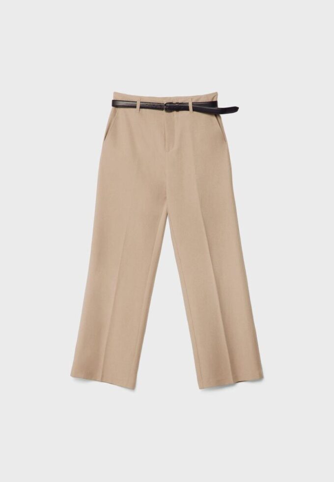 Fließende, elegante Hose mit geradem Bein und Gürtel Fließende, elegante Hose mit geradem Bein und Gürtel