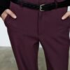 Fließende, elegante Hose mit geradem Bein und Gürtel Fließende, elegante Hose mit geradem Bein und Gürtel