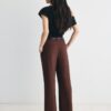 Fließende, elegante Hose mit geradem Bein und Gürtel Fließende, elegante Hose mit geradem Bein und Gürtel