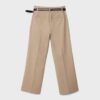 Fließende, elegante Hose mit geradem Bein und Gürtel Fließende, elegante Hose mit geradem Bein und Gürtel