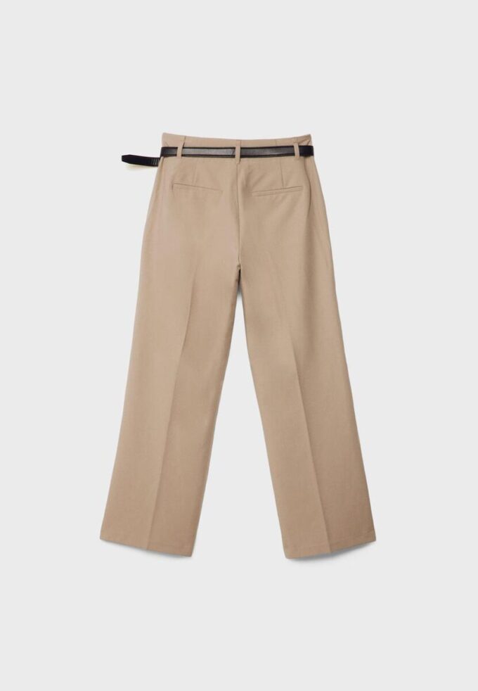 Fließende, elegante Hose mit geradem Bein und Gürtel Fließende, elegante Hose mit geradem Bein und Gürtel