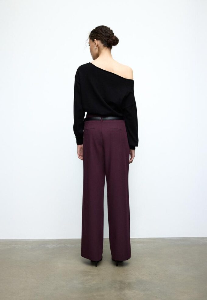 Fließende, elegante Hose mit geradem Bein und Gürtel Fließende, elegante Hose mit geradem Bein und Gürtel
