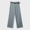 Fließende, elegante Hose mit geradem Bein und Gürtel Fließende, elegante Hose mit geradem Bein und Gürtel