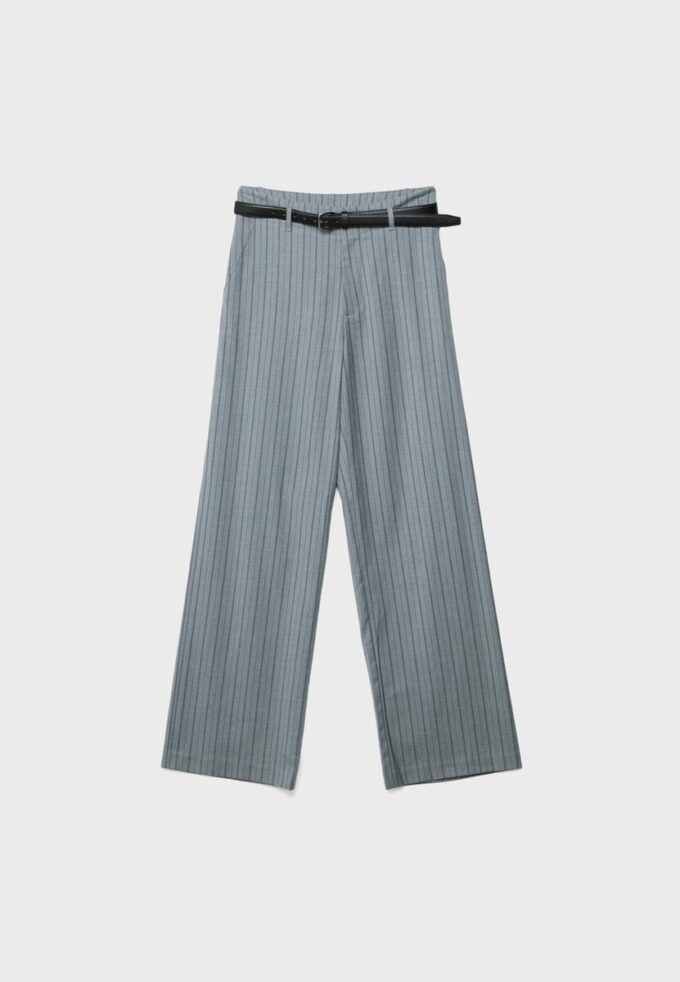 Fließende, elegante Hose mit geradem Bein und Gürtel Fließende, elegante Hose mit geradem Bein und Gürtel