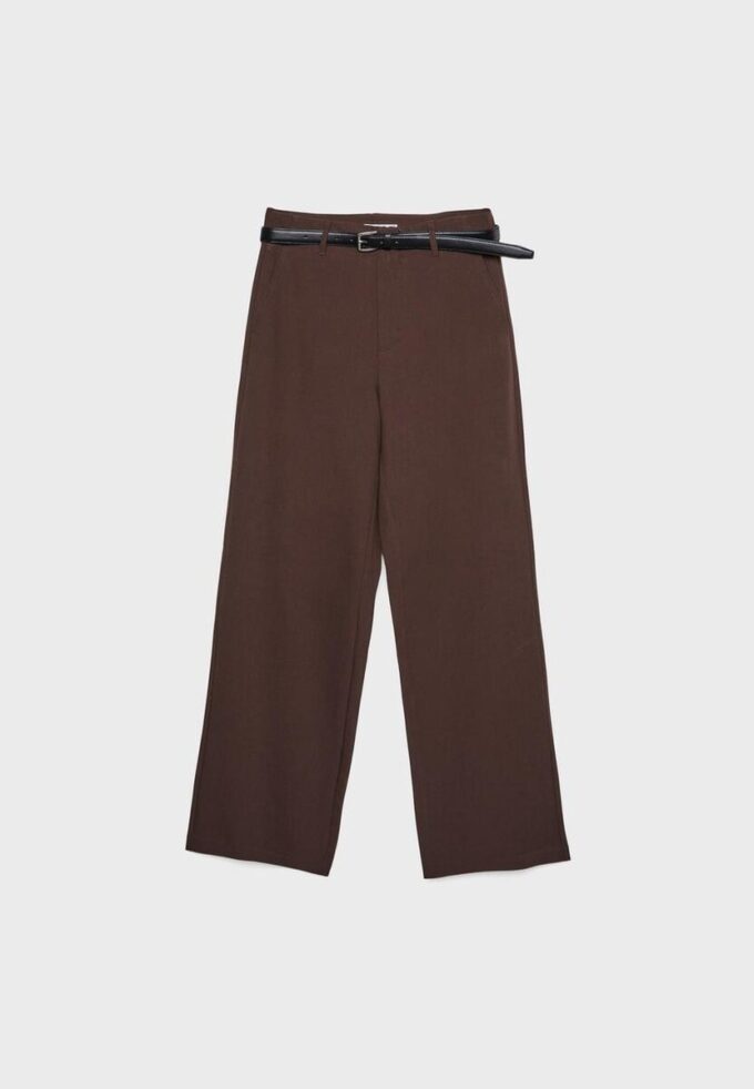 Fließende, elegante Hose mit geradem Bein und Gürtel Fließende, elegante Hose mit geradem Bein und Gürtel