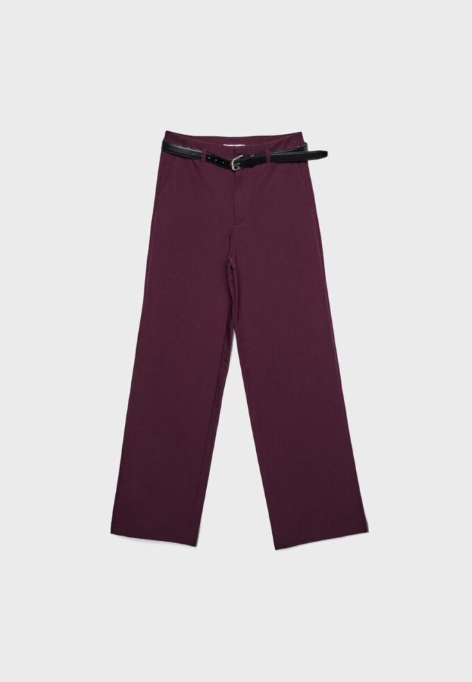Fließende, elegante Hose mit geradem Bein und Gürtel Fließende, elegante Hose mit geradem Bein und Gürtel