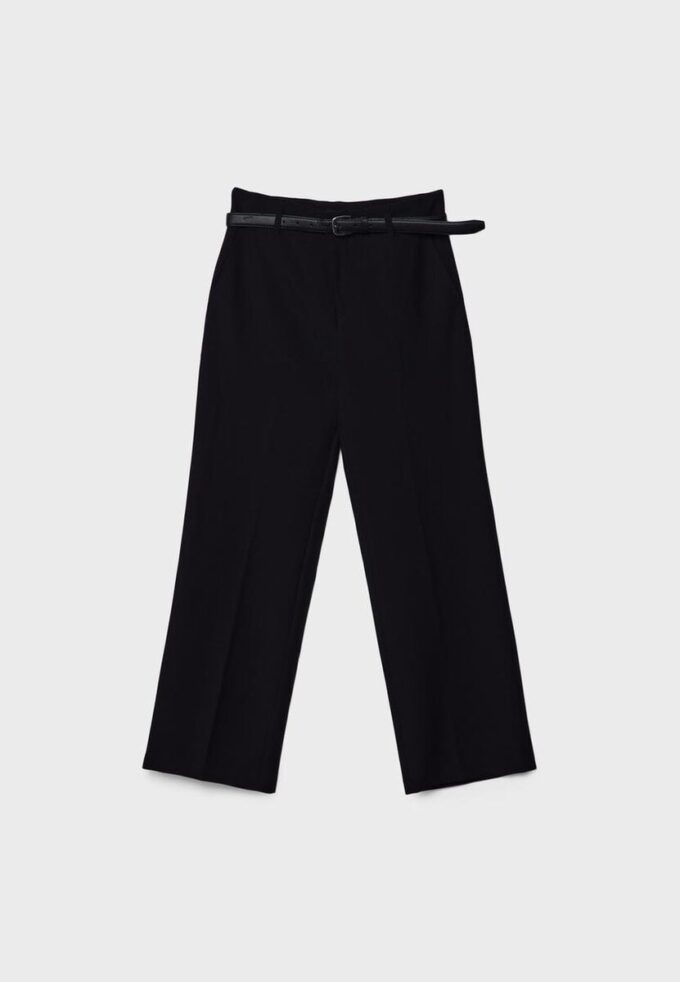 Fließende, elegante Hose mit geradem Bein und Gürtel Fließende, elegante Hose mit geradem Bein und Gürtel
