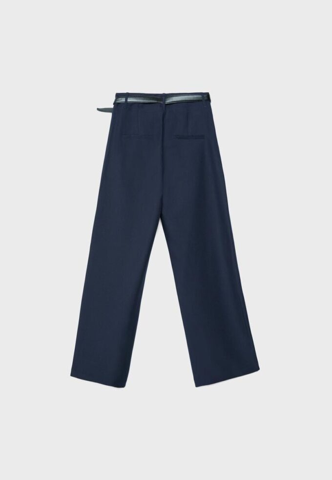 Fließende, elegante Hose mit geradem Bein und Gürtel Fließende, elegante Hose mit geradem Bein und Gürtel