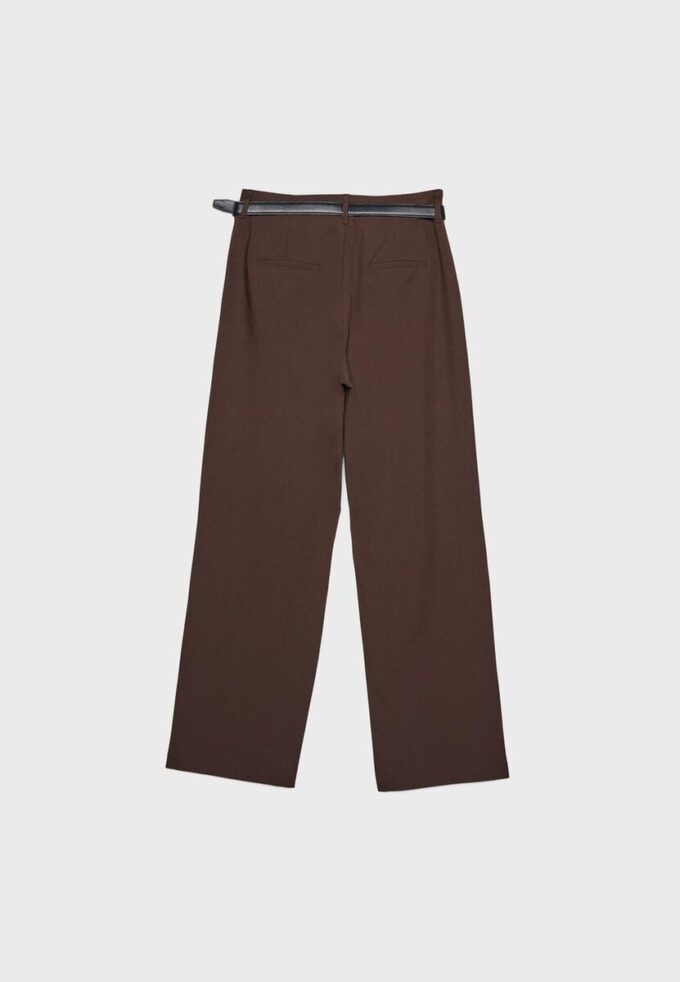 Fließende, elegante Hose mit geradem Bein und Gürtel Fließende, elegante Hose mit geradem Bein und Gürtel