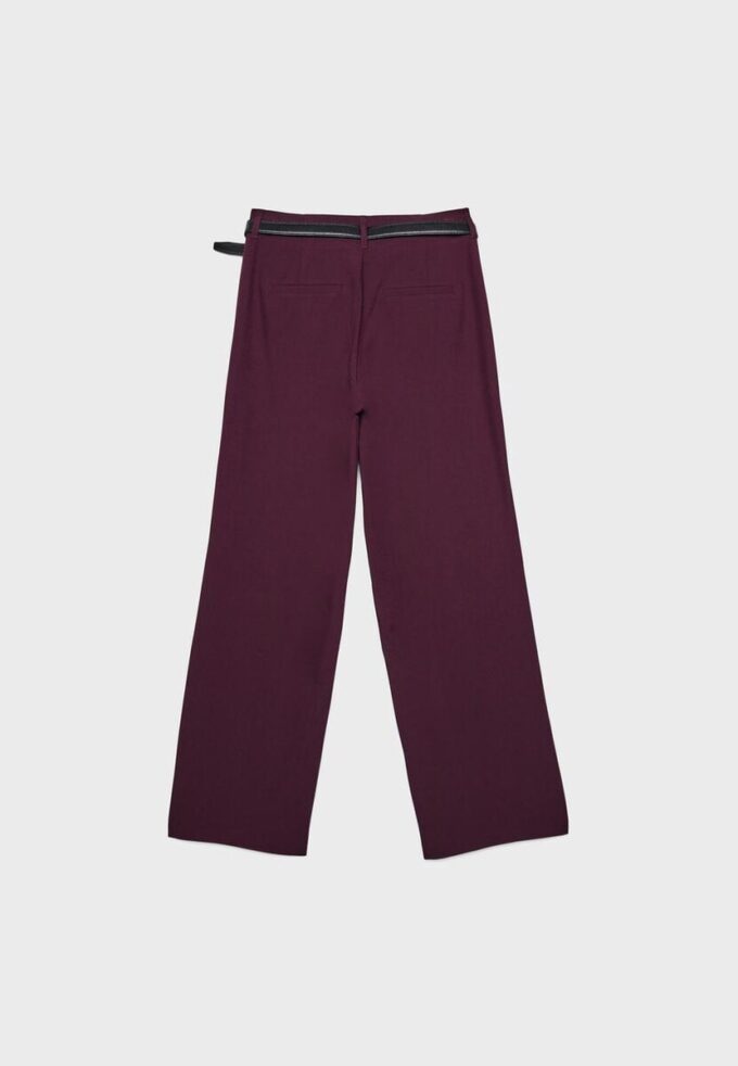 Fließende, elegante Hose mit geradem Bein und Gürtel Fließende, elegante Hose mit geradem Bein und Gürtel