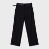 Fließende, elegante Hose mit geradem Bein und Gürtel Fließende, elegante Hose mit geradem Bein und Gürtel