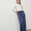 Fließende Hose mit Bügelfalte und Bindegürtel Fließende Hose mit Bügelfalte und Bindegürtel