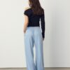 Fließende Hose mit Bügelfalte und Bindegürtel Fließende Hose mit Bügelfalte und Bindegürtel
