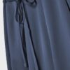Fließende Hose mit Bügelfalte und Bindegürtel Fließende Hose mit Bügelfalte und Bindegürtel