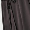 Fließende Hose mit Bügelfalte und Bindegürtel Fließende Hose mit Bügelfalte und Bindegürtel