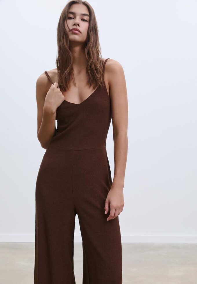 Fließender Jumpsuit mit Trägern