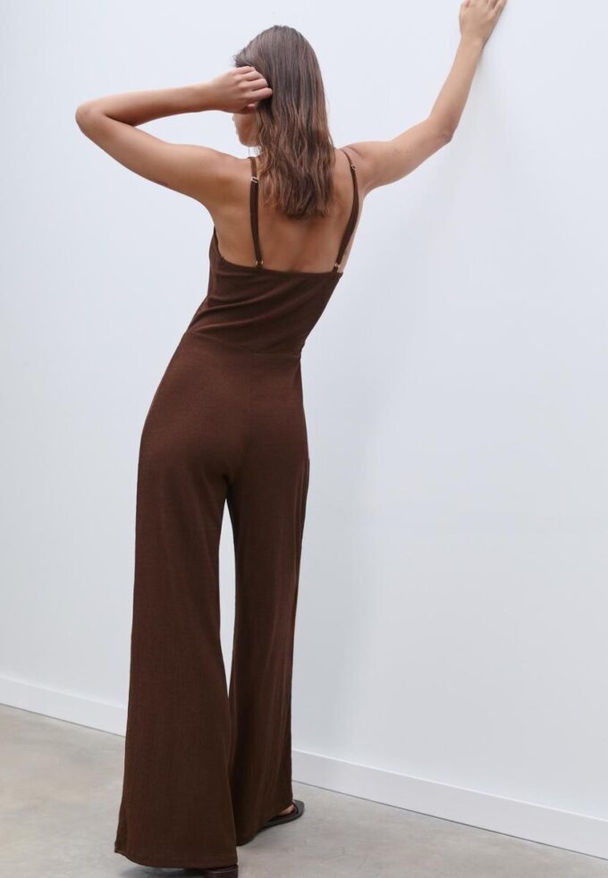 Fließender Jumpsuit mit Trägern