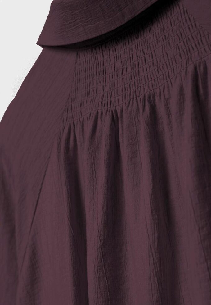 Fließendes Hemd mit Knopfleiste