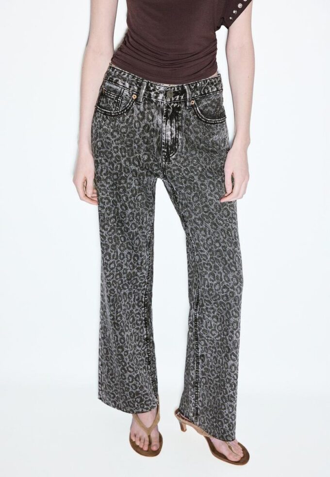 Gerade Jeans mit Wide Leg und Leopardenmuster Gerade Jeans mit Wide Leg und Leopardenmuster