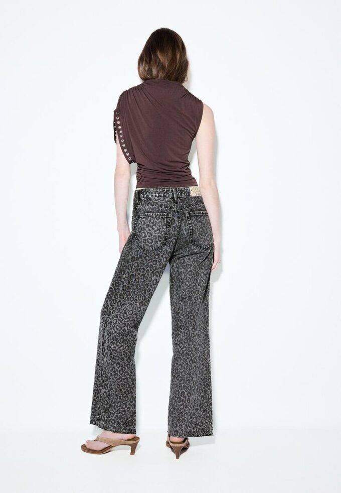 Gerade Jeans mit Wide Leg und Leopardenmuster Gerade Jeans mit Wide Leg und Leopardenmuster