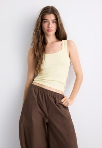 Geripptes T-Shirt mit Racerback