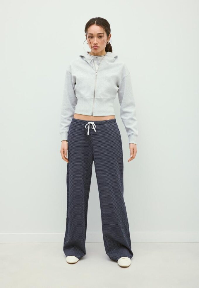 Gestreifte Jogginghose mit Wide Leg-Bein Gestreifte Jogginghose mit Wide Leg-Bein