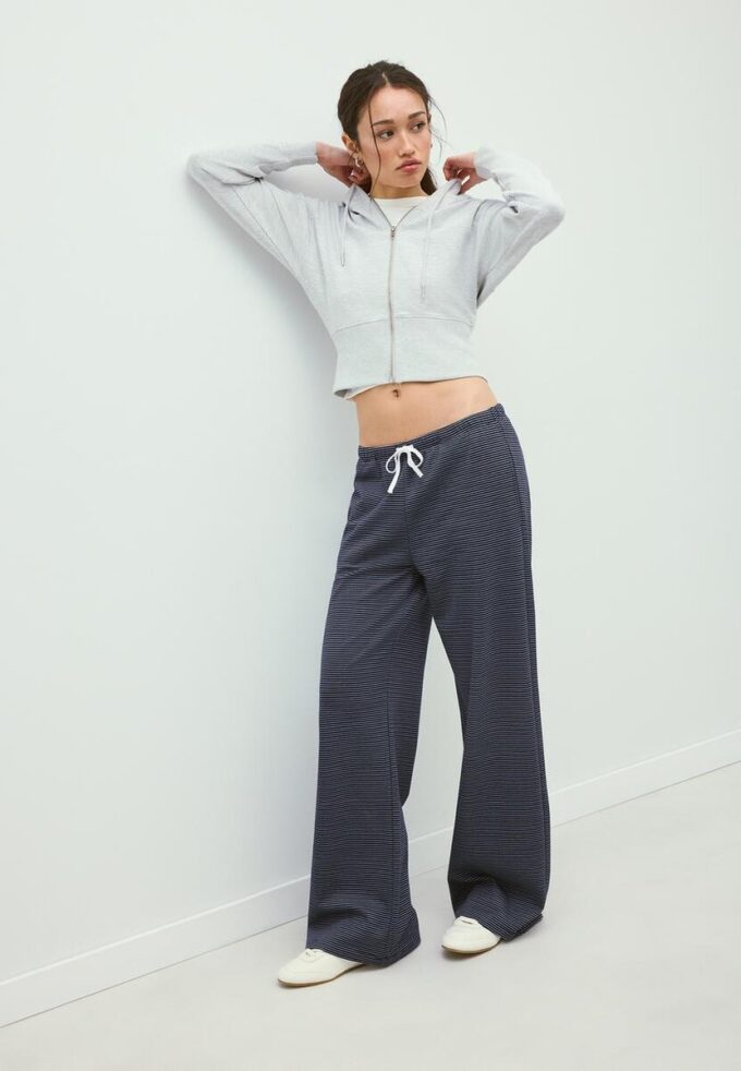 Gestreifte Jogginghose mit Wide Leg-Bein Gestreifte Jogginghose mit Wide Leg-Bein