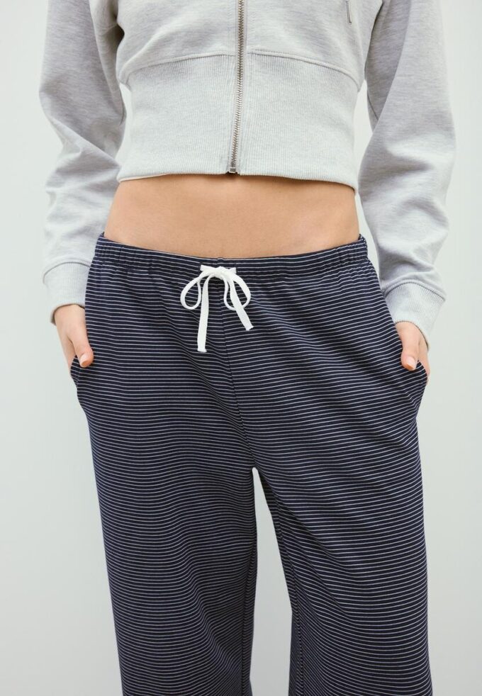 Gestreifte Jogginghose mit Wide Leg-Bein Gestreifte Jogginghose mit Wide Leg-Bein