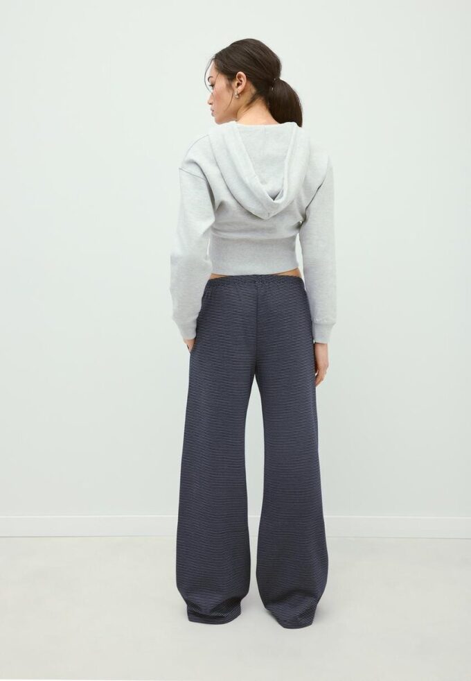 Gestreifte Jogginghose mit Wide Leg-Bein Gestreifte Jogginghose mit Wide Leg-Bein