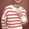 Gestreifter, kurz geschnittener Strickpullover