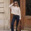 Gestreifter, kurz geschnittener Strickpullover