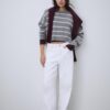 Gestreifter, kurz geschnittener Strickpullover