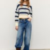 Gestreifter, kurz geschnittener Strickpullover