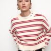 Gestreifter, kurz geschnittener Strickpullover