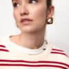 Gestreifter, kurz geschnittener Strickpullover