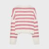 Gestreifter, kurz geschnittener Strickpullover