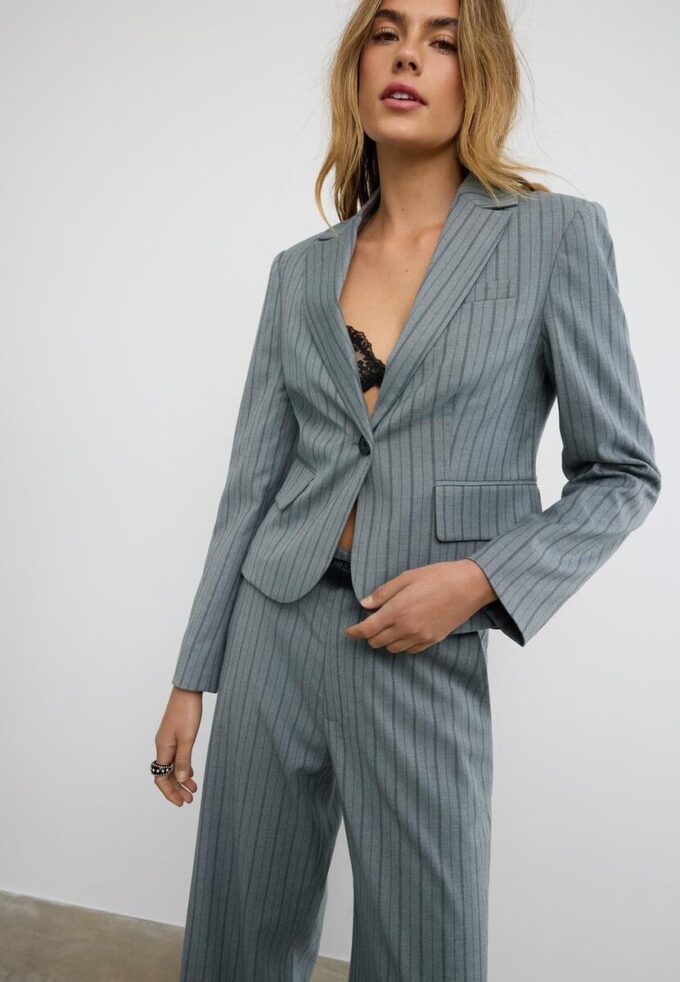 Gestreifter kurzer Blazer