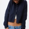 Gestrickte Jacke mit Knopfleiste Gestrickte Jacke mit Knopfleiste