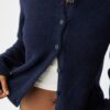 Gestrickte Jacke mit Knopfleiste Gestrickte Jacke mit Knopfleiste
