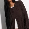 Gestrickte Strickjacke mit Knopfleiste Gestrickte Strickjacke mit Knopfleiste