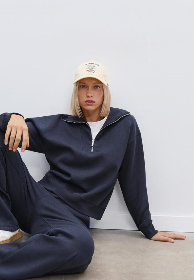 Hochgeschlossenes Sweatshirt mit Reißverschluss Hochgeschlossenes Sweatshirt mit Reißverschluss