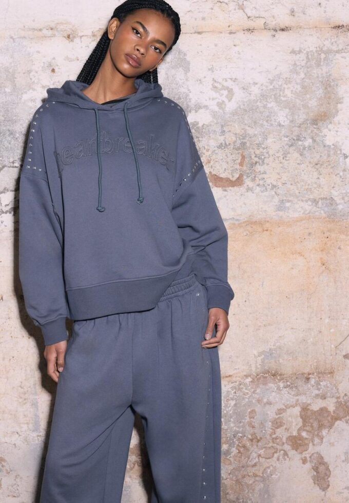 Hoodie mit Nieten und Stickerei Hoodie mit Nieten und Stickerei