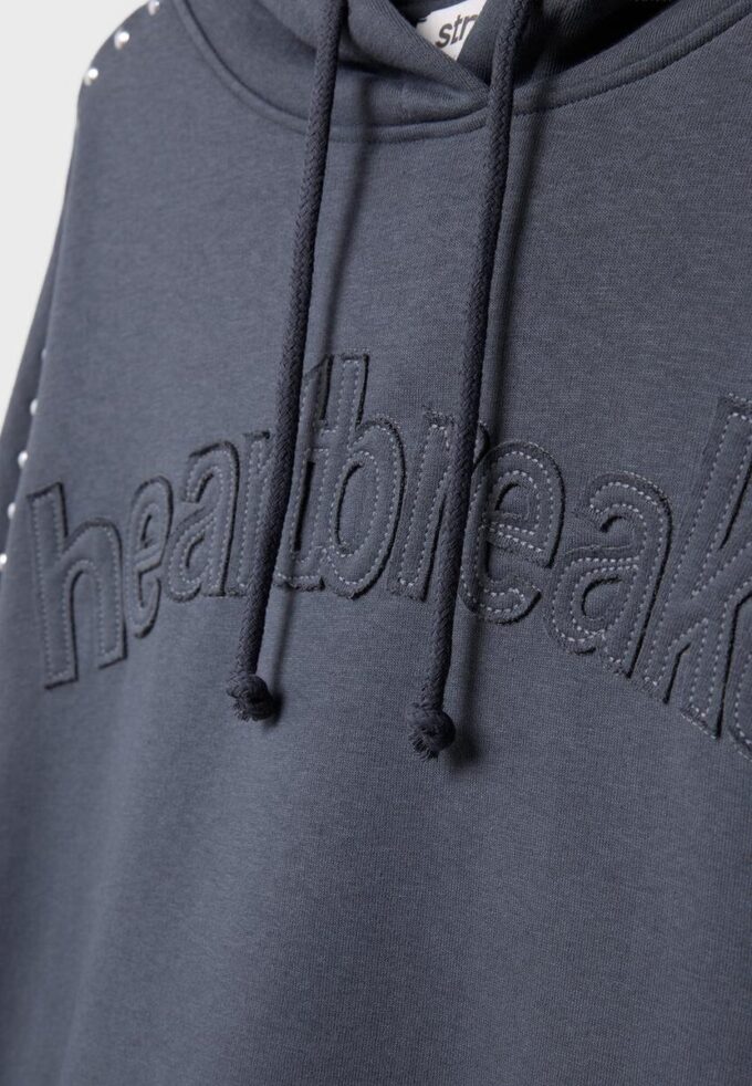 Hoodie mit Nieten und Stickerei Hoodie mit Nieten und Stickerei