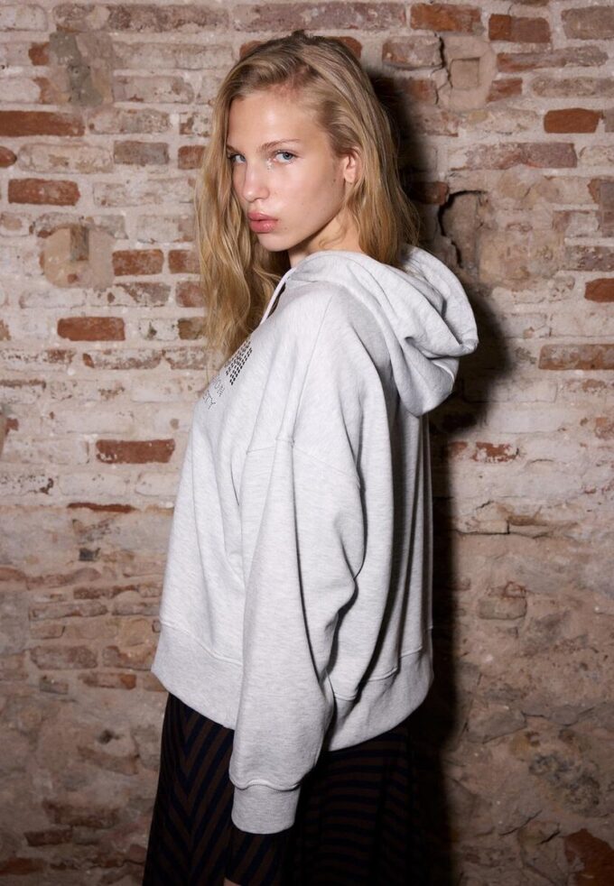 Hoodie mit Strasssteinen Hoodie mit Strasssteinen