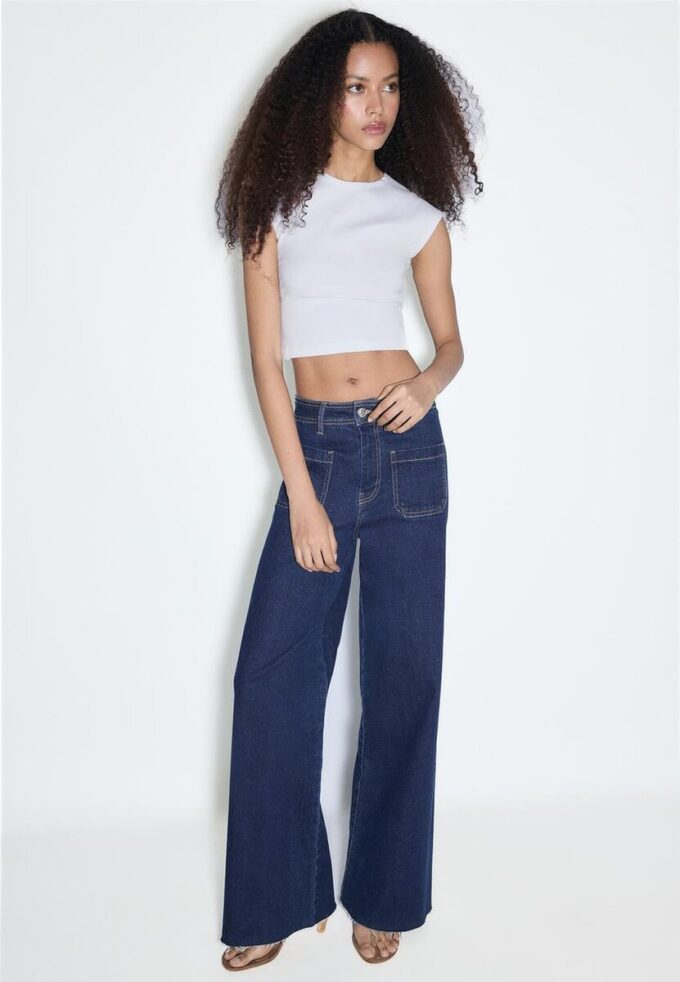 Jeans mit geradem Bein und Taschen Jeans mit geradem Bein und Taschen