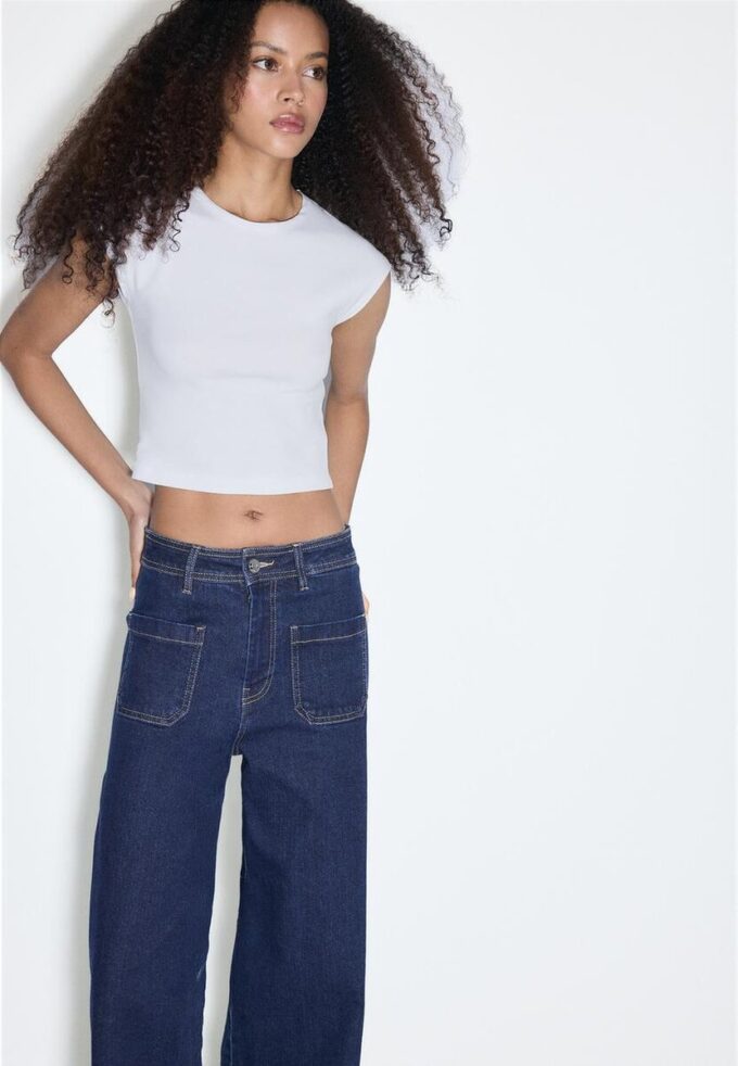 Jeans mit geradem Bein und Taschen Jeans mit geradem Bein und Taschen