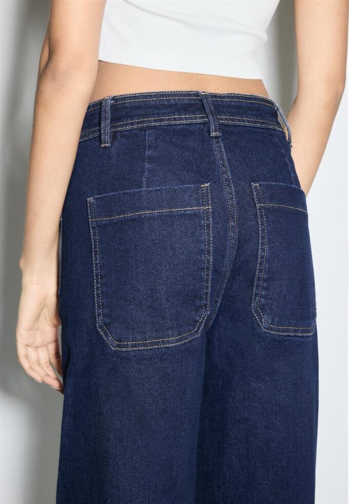 Jeans mit geradem Bein und Taschen Jeans mit geradem Bein und Taschen