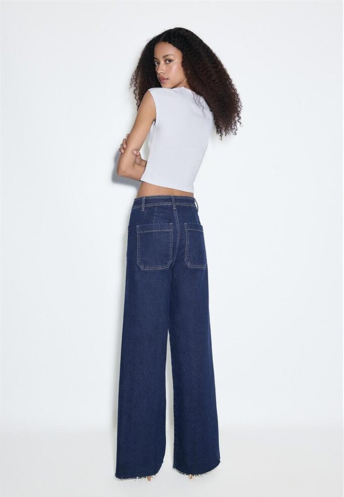 Jeans mit geradem Bein und Taschen Jeans mit geradem Bein und Taschen